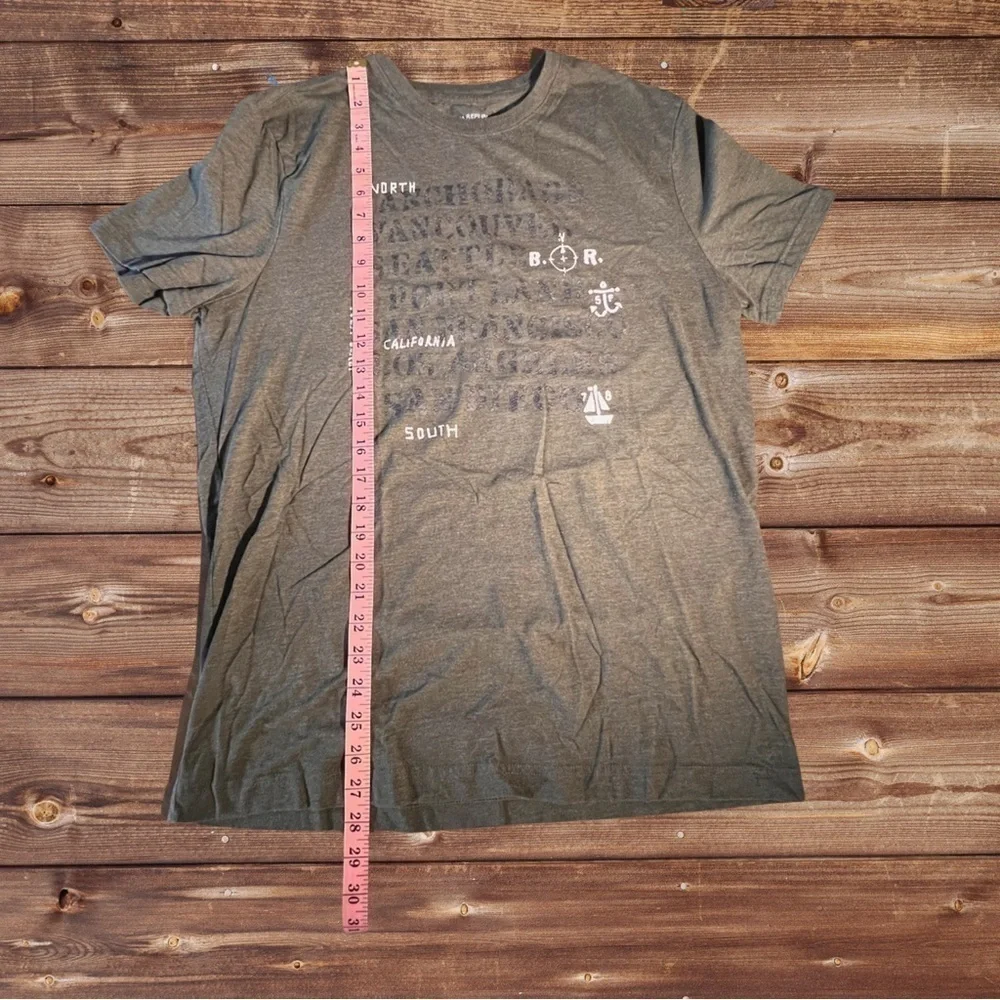 Banana Republic Graphic T-Shirt, Large, Men’s, 28” Length, 20” Width